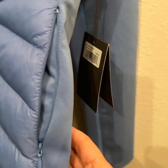 NWT G/FORE Women's Light Blue hybrid quilted Jacket, size M zippers, pockets - Picture 5 of 13
